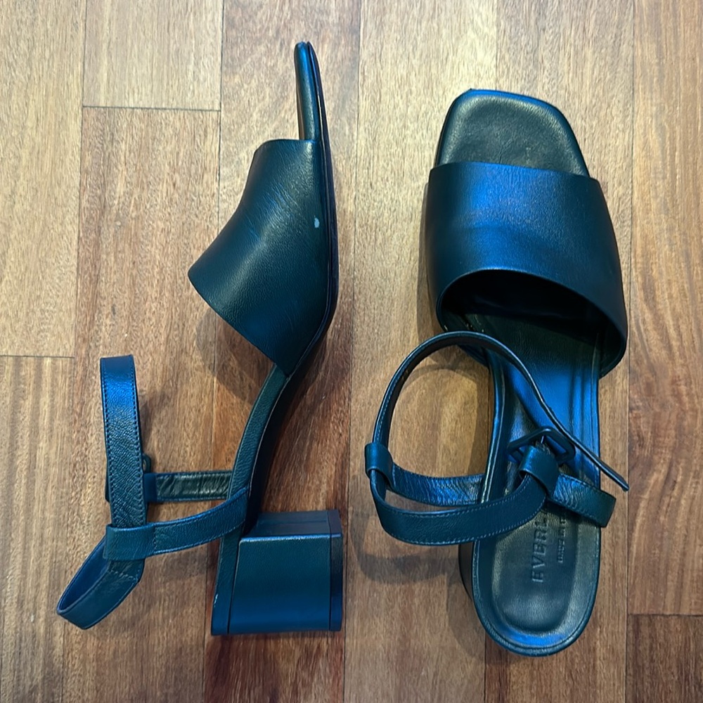 Size 11 Everlane Heeled Sandals in dark green